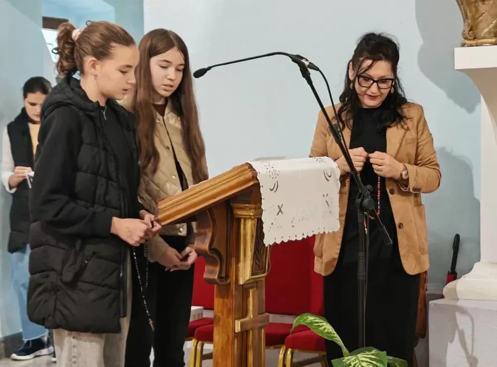 Mali Sibinjci primjer svima: mole Gospinu krunicu za mir u svijetu