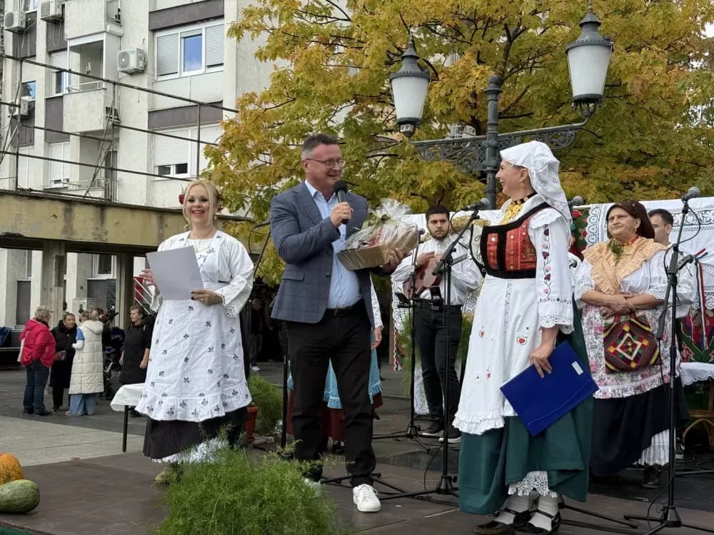 Pogača Fest oživio duh Slavonskog Broda – 20-metarska šokačka pogača za Guinnessa i nezaboravno slavlje na Korzu