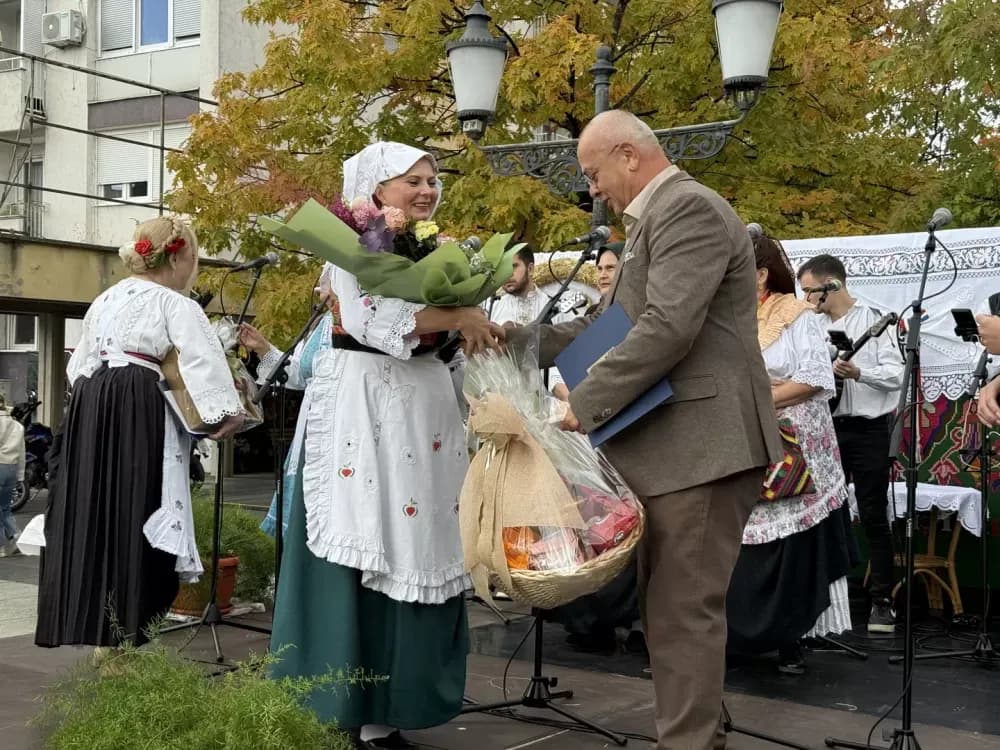 Pogača Fest oživio duh Slavonskog Broda – 20-metarska šokačka pogača za Guinnessa i nezaboravno slavlje na Korzu
