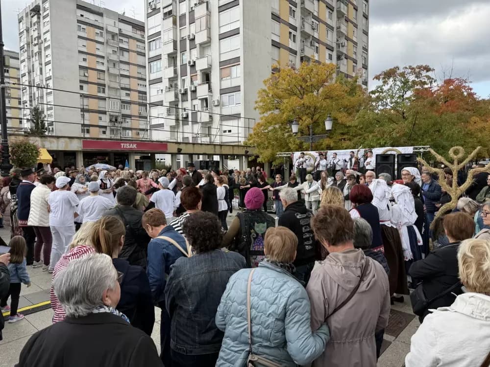 Pogača Fest oživio duh Slavonskog Broda – 20-metarska šokačka pogača za Guinnessa i nezaboravno slavlje na Korzu