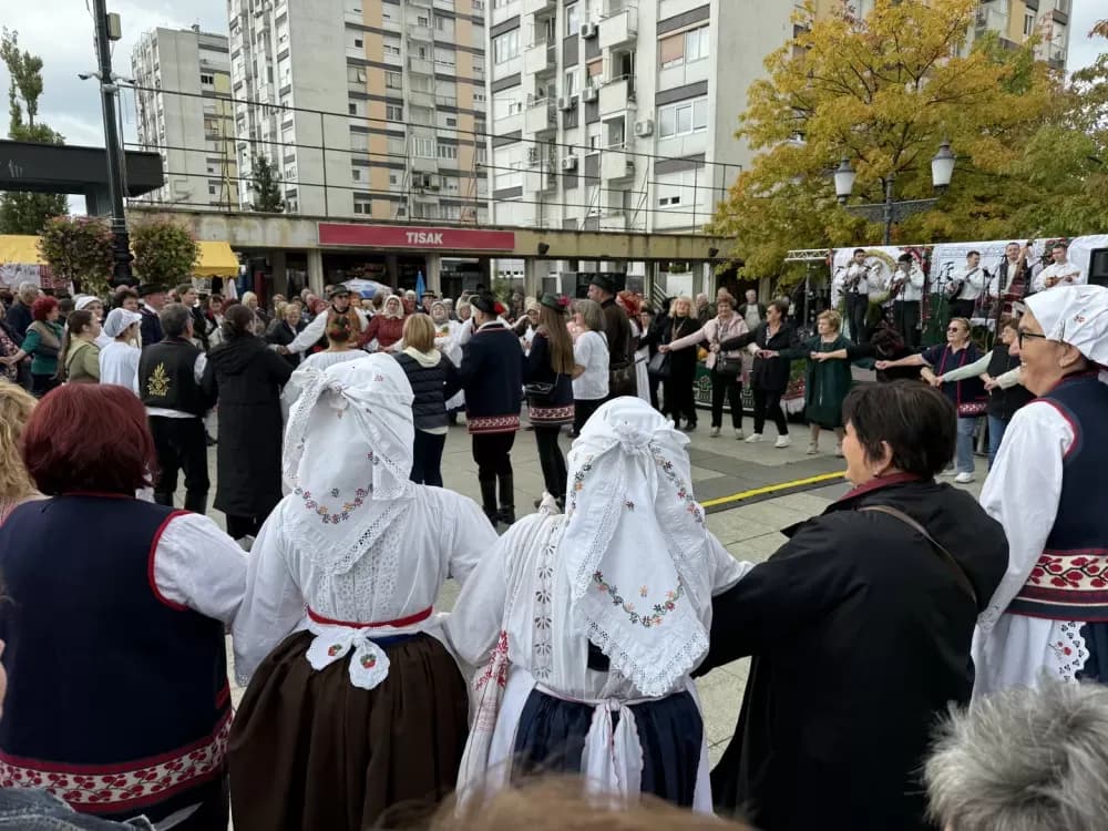 Pogača Fest oživio duh Slavonskog Broda – 20-metarska šokačka pogača za Guinnessa i nezaboravno slavlje na Korzu