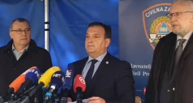 Mikićevi iz Kaptola ubiru listove duhana žutog kao zlato