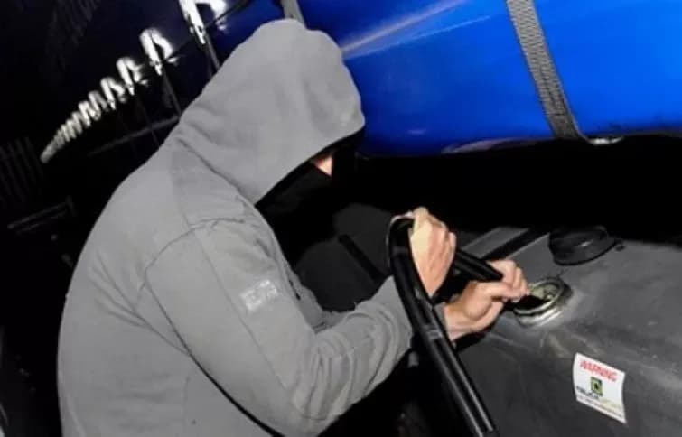 Policija dovršila kriminalističko istraživanje u Starom Petrovom Selu: Pronađene velike količine goriva, lanaca i streljiva
