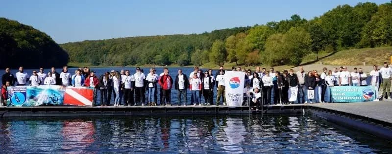 Ronioci dva brodska kluba čistili jezero Borovik