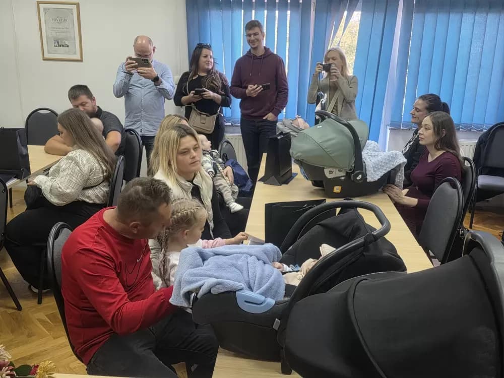 „Djeca su budućnost – a zajednica je njihova sigurna luka“: Gornja Vrba uvodi snažnije demografske mjere za svoje najmlađe