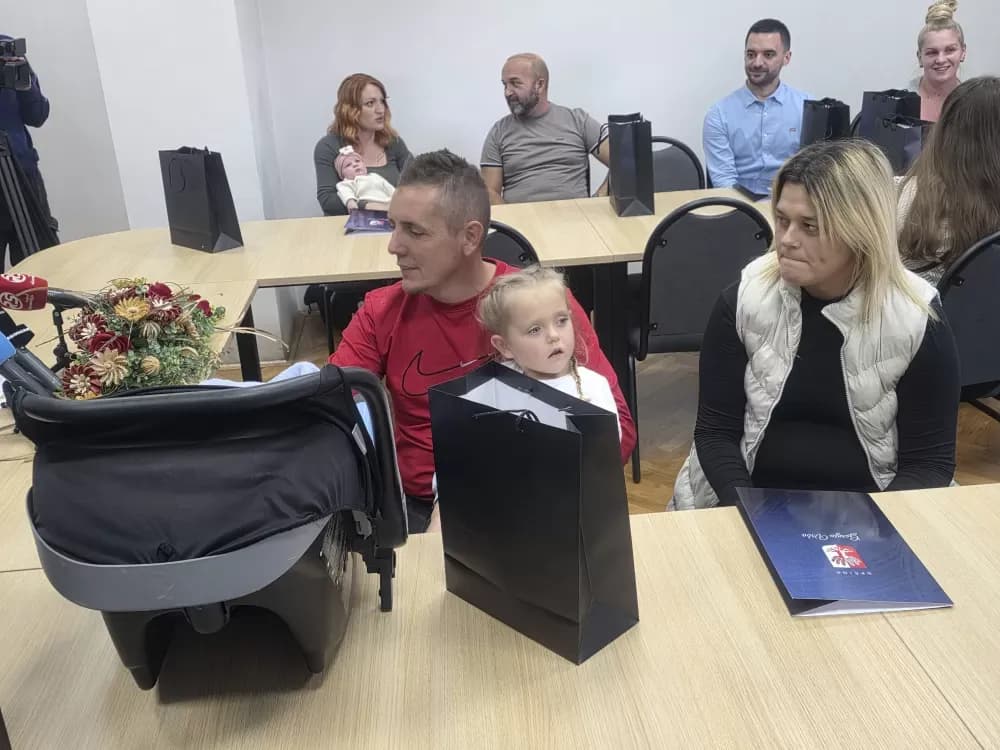 „Djeca su budućnost – a zajednica je njihova sigurna luka“: Gornja Vrba uvodi snažnije demografske mjere za svoje najmlađe