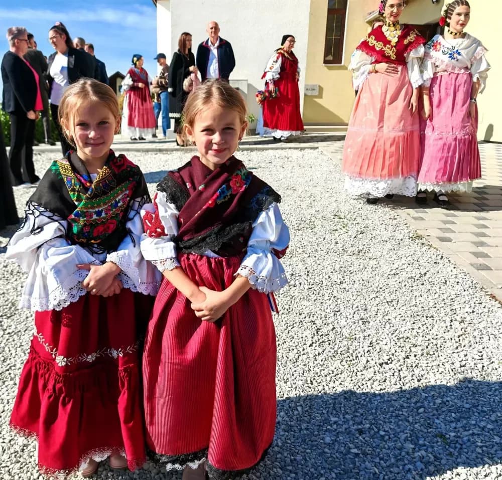 Svečano u Bartolovcima; posvećena crkva svetog pape Ivana Pavla II