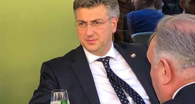 (FOTOGALERIJA) Počelo martinjsko krštenje mošta: Prvo kod Denija Pavića iz Vetova