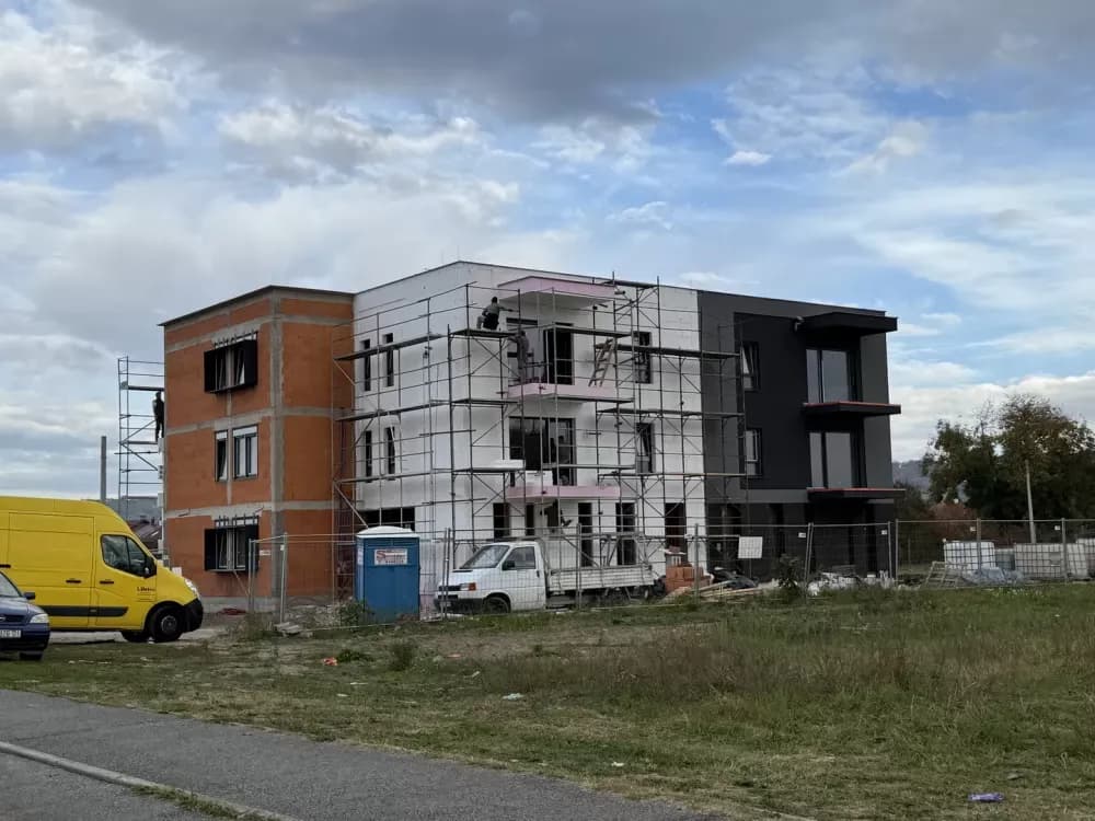 Nastavljaju se radovi na izgradnji dviju stambenih zgrada u Ulici Vida Došena