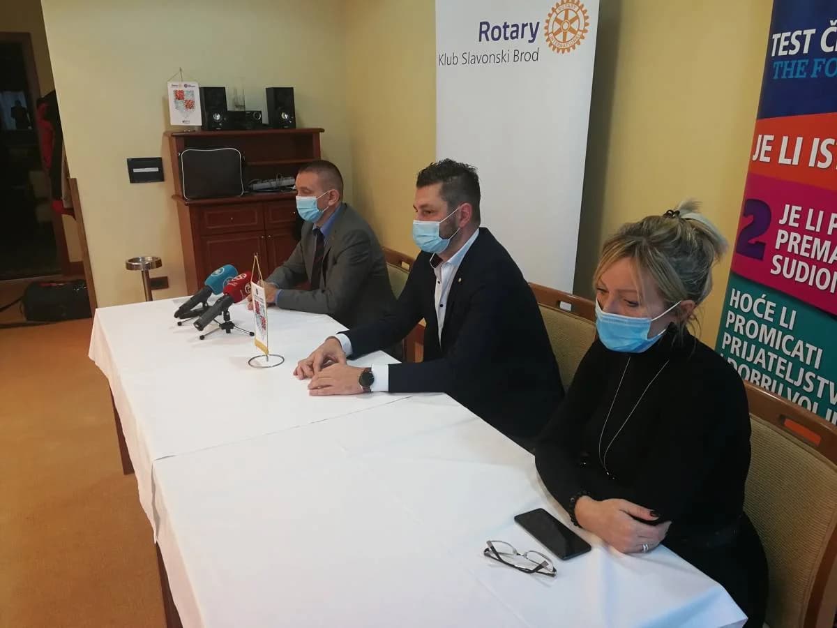 Na visokoj razini predstavljena je publikacija Vinka Tadića o manastiru Orahovici