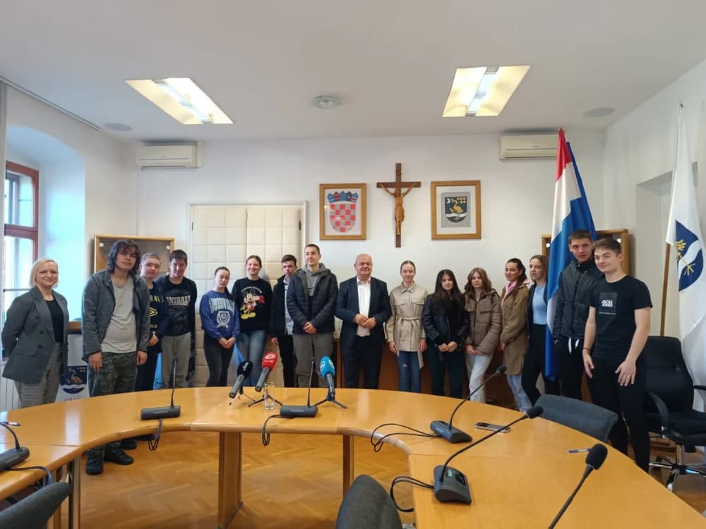 Ovo su studenti koji su dobili gradsku stipendiju