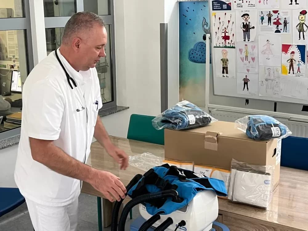 Vrijedna donacija pedijatriji brodske bolnice – mališani dobili VEST uređaj!