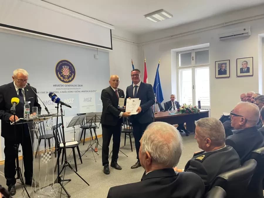 Priznanje Generalskog zbora županu Danijelu Marušiću za doprinos očuvanju vrijednosti Domovinskog rata