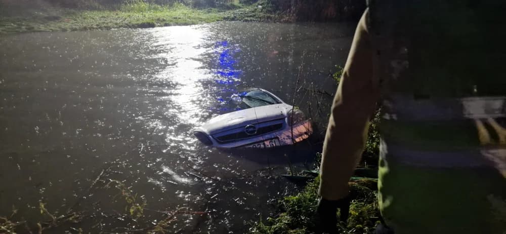 DRAMA U SLOBODNICI: HGSS izvlačio auto iz Mrsunje