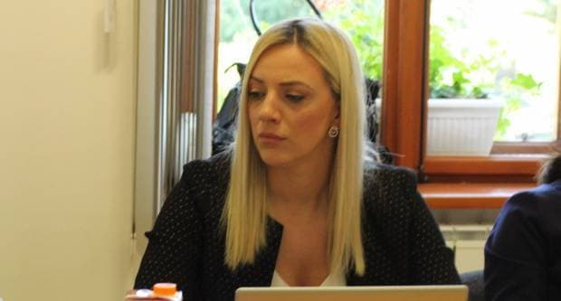 Predstavljena „Naša zimska pjesmoslikovnica“: Knjiga učiteljice Irene Ivetić ilustrirana dječjim radovima učenika OŠ Dobriša Cesarić