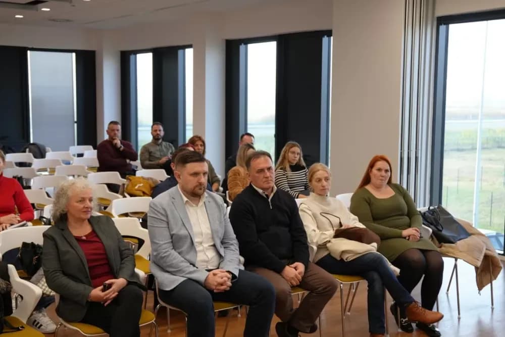 Gospodarstvenici Brodsko-posavske i susjednih županija učili o pravilima komunikacije prema potrošačima