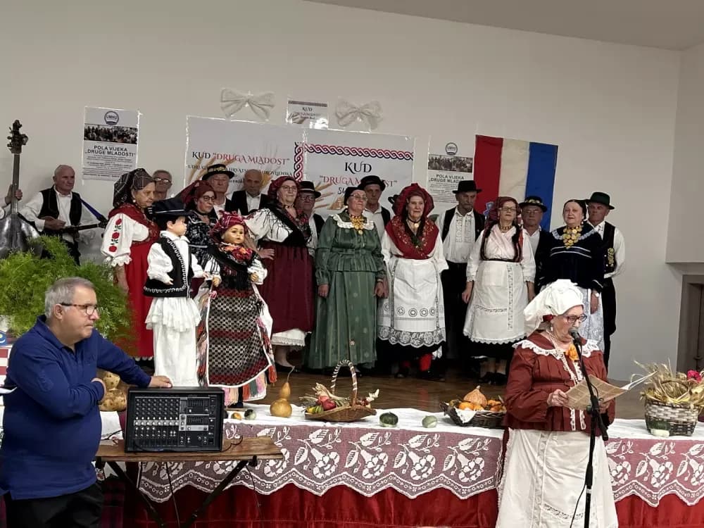 Umirovljenici proslavili 50 godina rada svoje folklorne sekcije