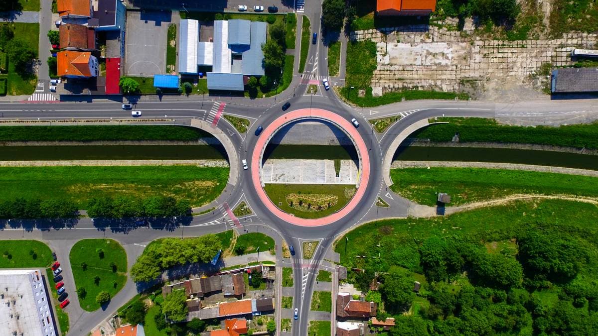 Požega proslavila Martinje u duhu tradicije: Središte grada odjekivalo obredom krštenja mošta!