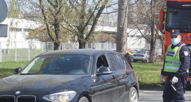 Svjetlost za Vukovar: Poljoprivredno-prehrambena škola odala počast žrtvama rata