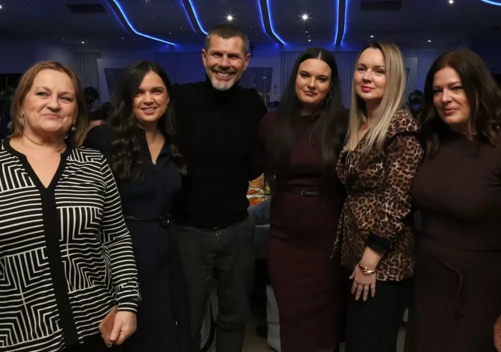 Plava noć ponovno zasjala u Sl. Brodu: Večer ponosa, tradicije i navijačkog zajedništva