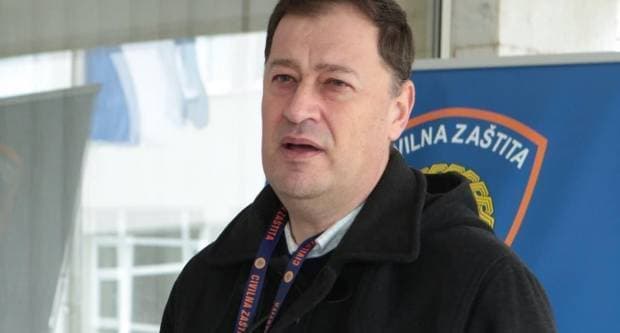 Sramota: Kontejneri uz groblja pretrpani kućnim i glomaznim otpadom