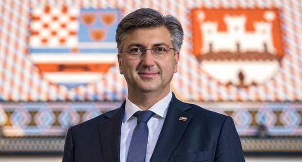 Berba s okusom tradicije: Matić i Škoro pripremaju poluslatki cabernet sauvignon u Mitrovcu