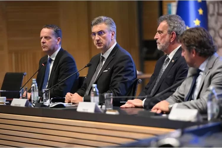 Veliki iskorak za Sveučilište u Slavonskom Brodu: Rektor Ivan Samardžić potpisao ugovor za izgradnju Studentskog doma