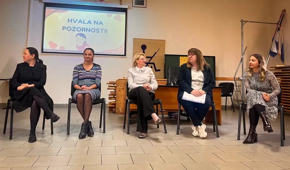 Mjesec borbe protiv ovisnosti: Stručnjaci u Sl. Brodu raspravljali o modernoj ovisnosti o ekranima