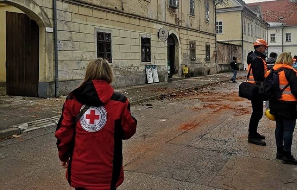 Prvi snijeg donio kaos na ceste, spas vozačima stiže iz Dervišage: U ʼAutoprometuʼ  Ivana Kvesića radi se kao na traci