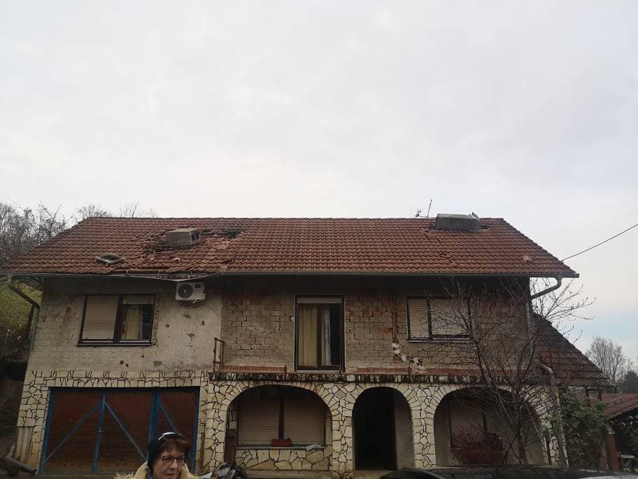 Supruzi Danijeli za rođendan kupio prikolicu za prijevoz drveta