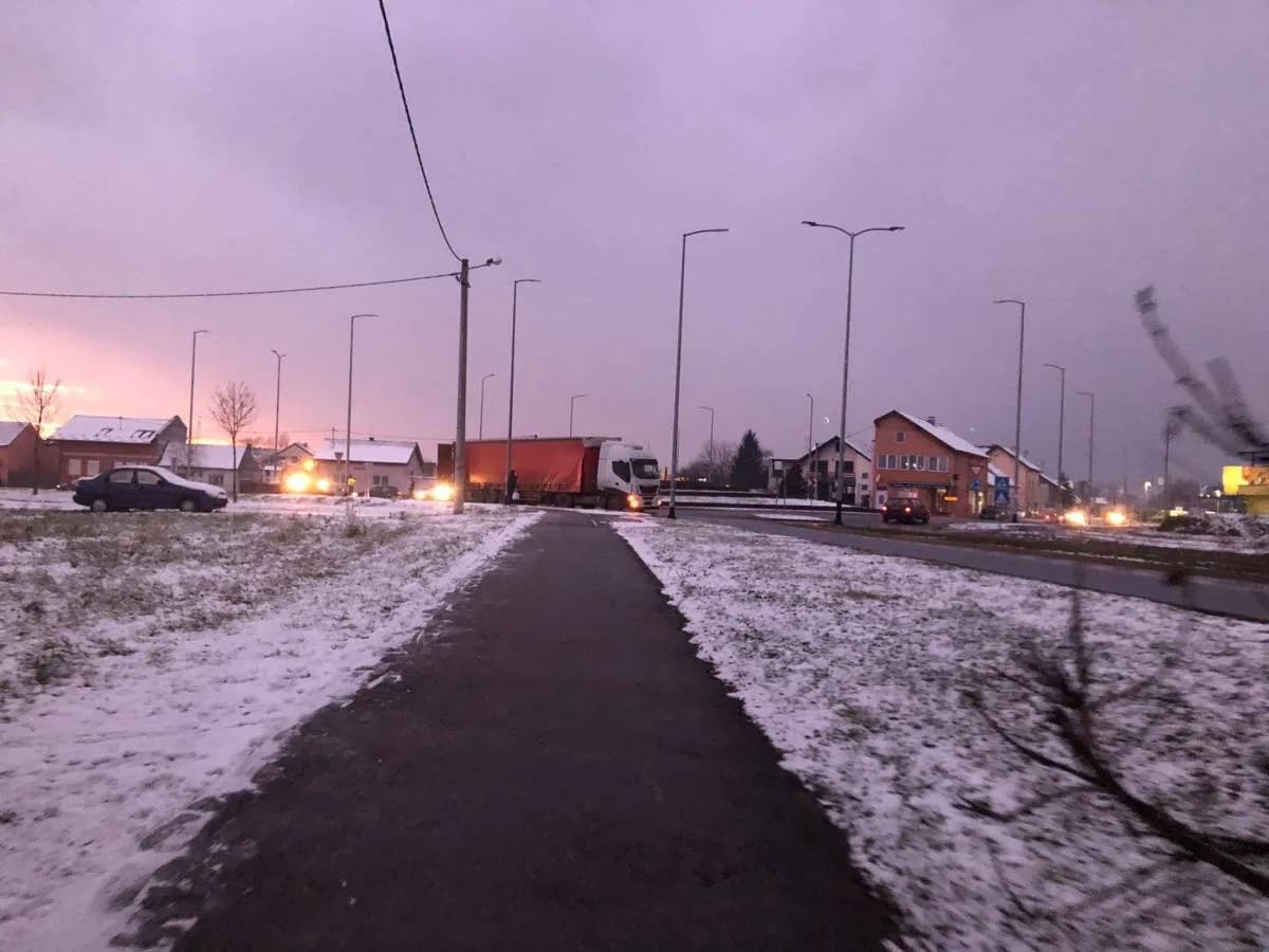 Toplina koja spaja: OŠ Julija Kempfa ponovno dirnula srca svojom blagdanskom izložbom „Prilika za sve“