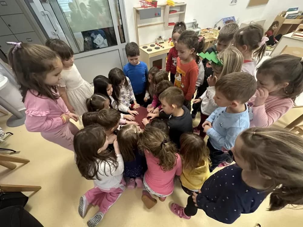 Sveti Nikola donio radost najmlađima u Slavonskom Brodu