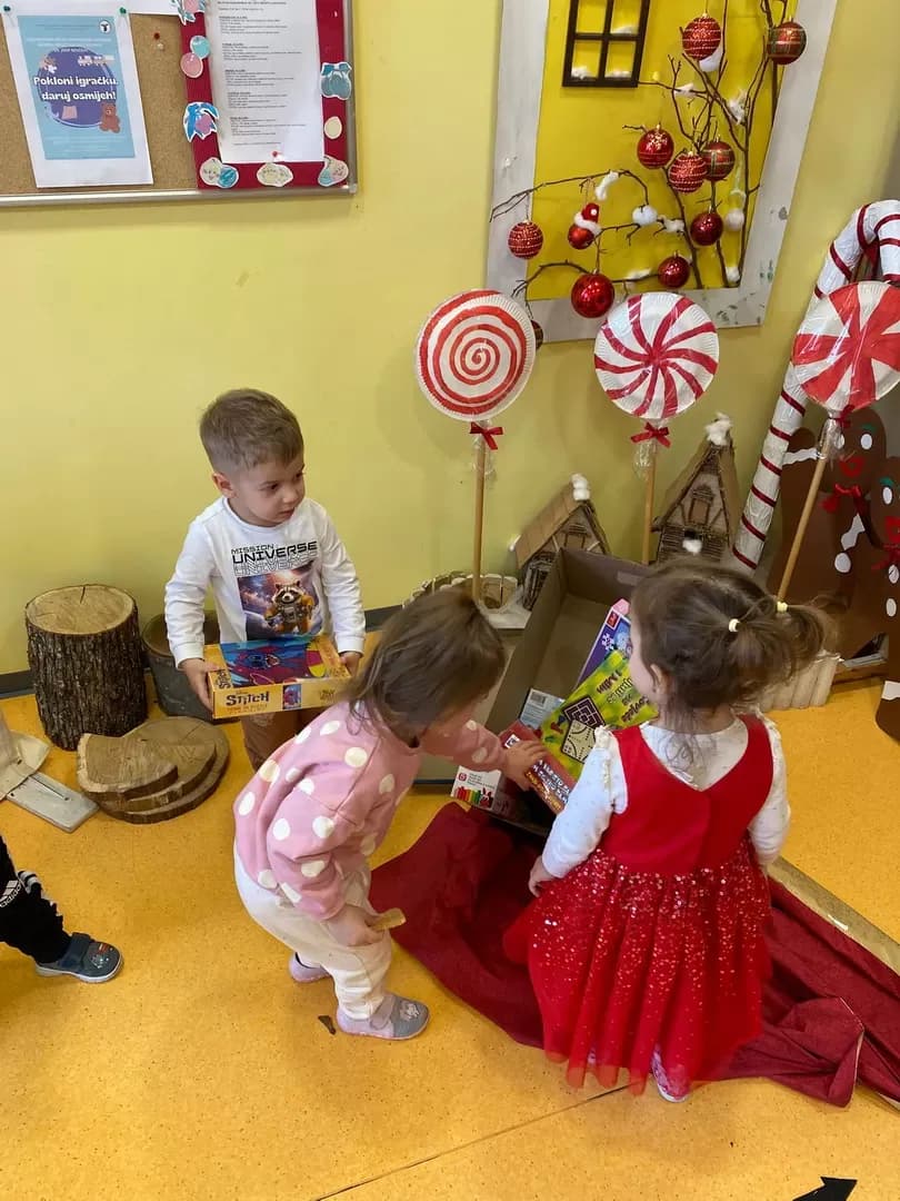 Sveti Nikola donio radost najmlađima u Slavonskom Brodu