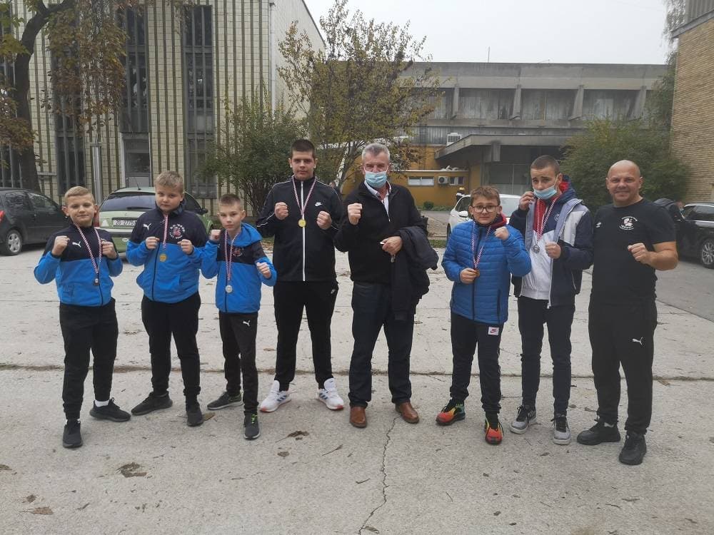 Blagdanska čarolija pod Zlatnim Papukom: Otvorena Ninina čarobna Shhhuma