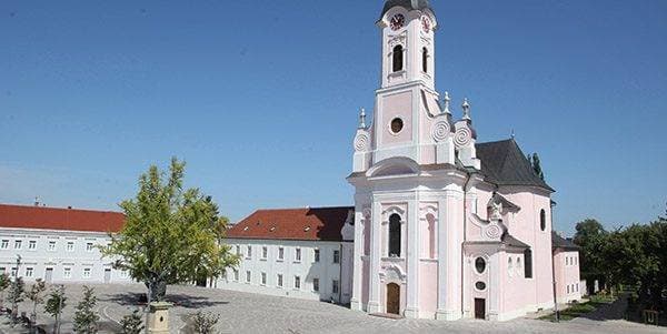 Plesna zabava u Gloriji unijela blagdanski duh u Požegu