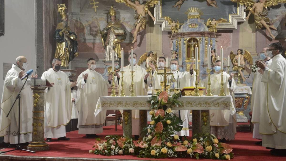 Otvorena izložba „Duvno polje-kraljevsko prijestolje“-   suvremena interpretacija predaje o krunidbi kralja Tomislava