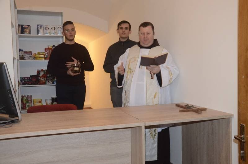 Općina Jakšić nastavila s podrškom obiteljima: Načelnik Kovačević i predsjednik Obradović uručili naknade za 28 novorođenih