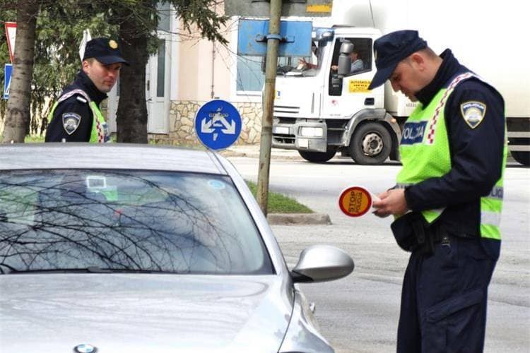 Biskup Ivo pohodio Dom za starije i nemoćne osobe u Velikoj