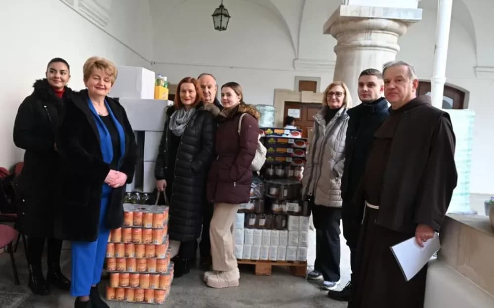 Brodskom Socijalnom dućanu uručena vrijedna donacija članova HDZ-a s ʼKolonijeʼ