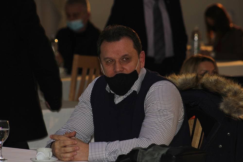 FRAGMENTI PROLAZNOSTI: Izložba Anite Grbavac Jakobović u Gradskom muzeju Požega ovjekovječila arkade kao simbole trajanja