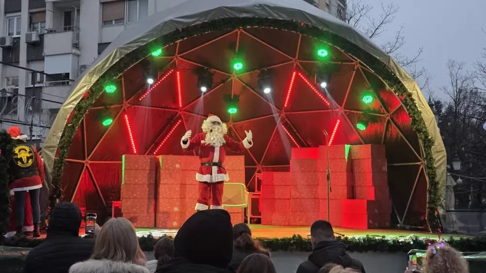 Moto Mrazovi i ove godine razveselili brodske mališane