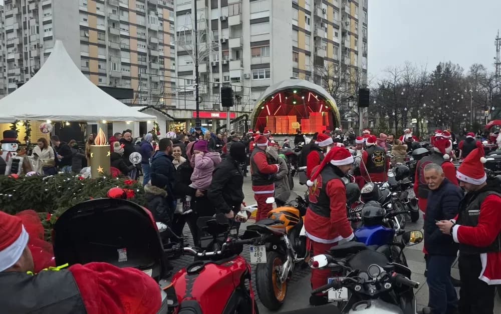 Moto Mrazovi i ove godine razveselili brodske mališane