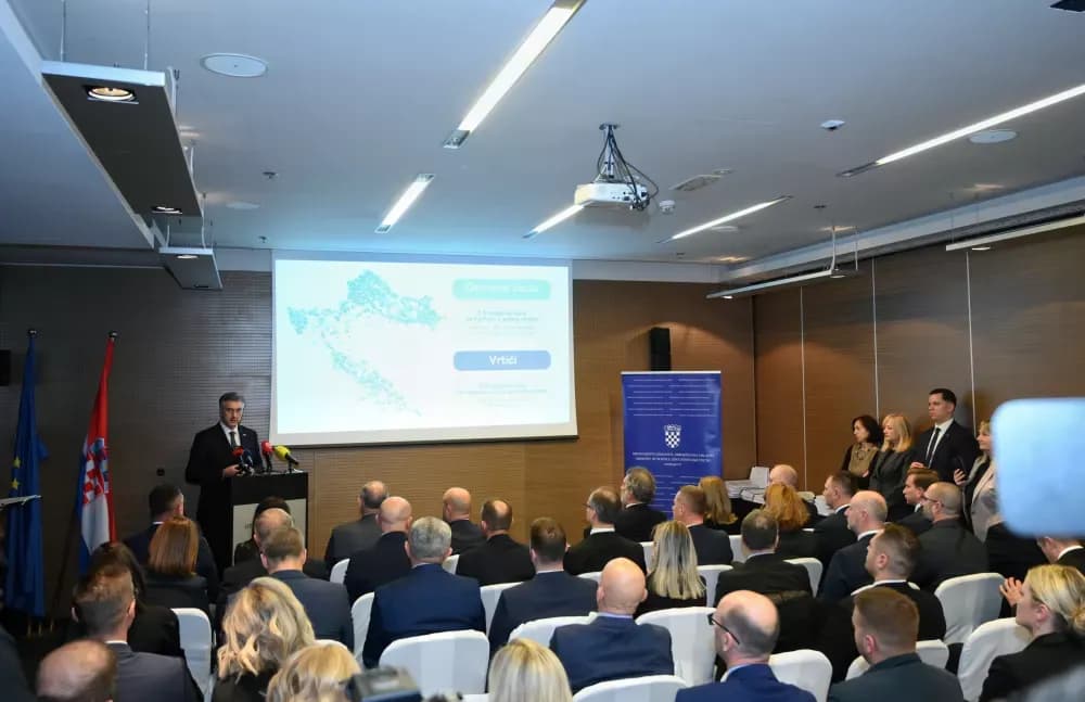 Nova ulaganja u obrazovanje: Četiri osnovne škole u Brodsko-posavskoj županiji dobivaju modernije uvjete
