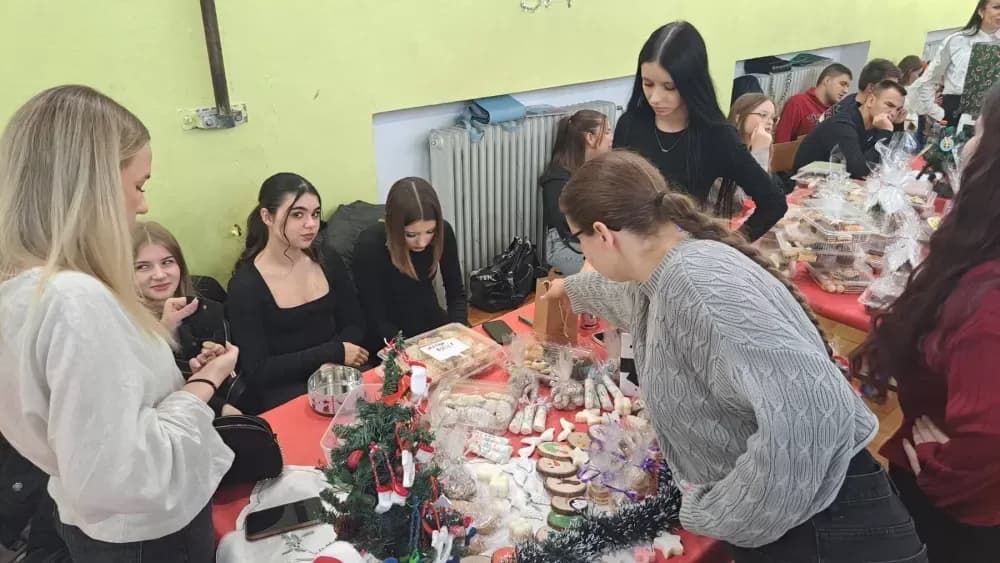 HUMANITARNI BOŽIĆNI SAJAM - Pogledajte kreativnost vrijednih učenika brodske Obrtničko-tehničke škole