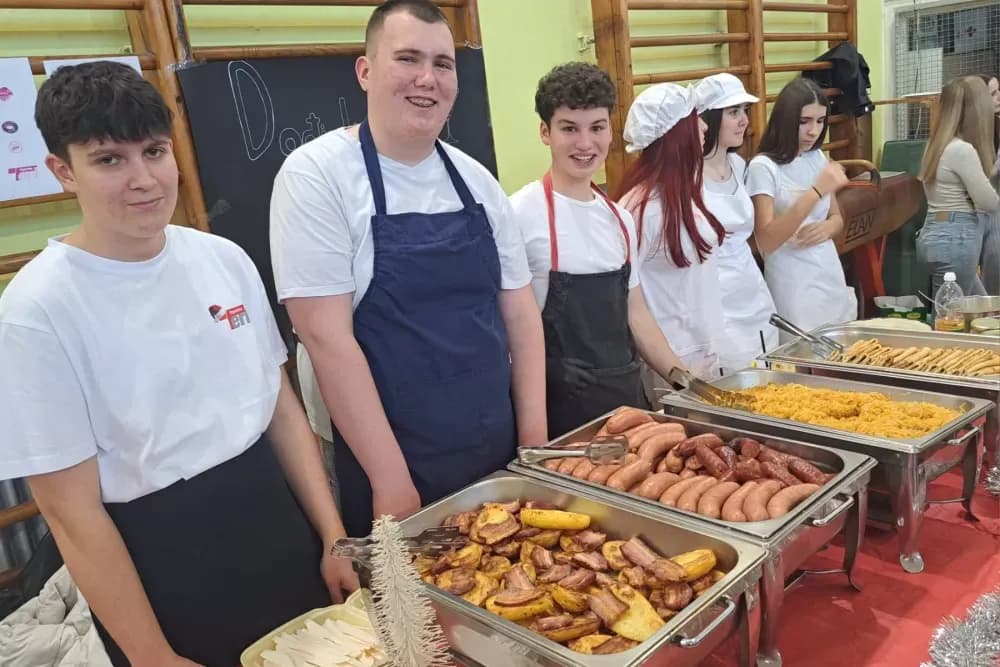 HUMANITARNI BOŽIĆNI SAJAM - Pogledajte kreativnost vrijednih učenika brodske Obrtničko-tehničke škole