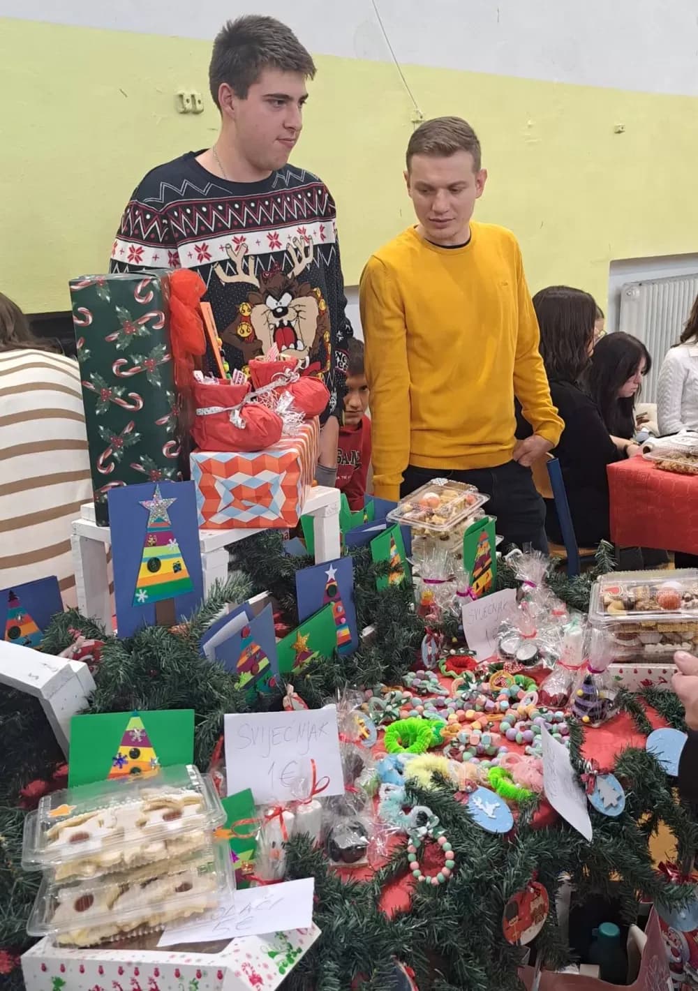 HUMANITARNI BOŽIĆNI SAJAM - Pogledajte kreativnost vrijednih učenika brodske Obrtničko-tehničke škole