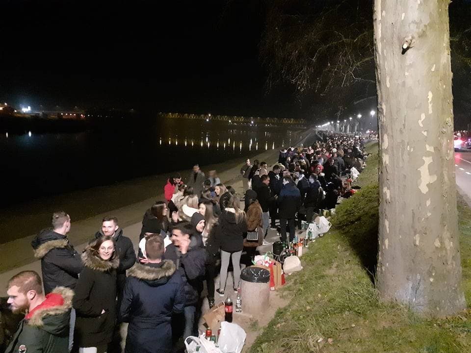 Božićna bajka u Tekiću: Prvi Advent okupio mještane u plemenitom cilju