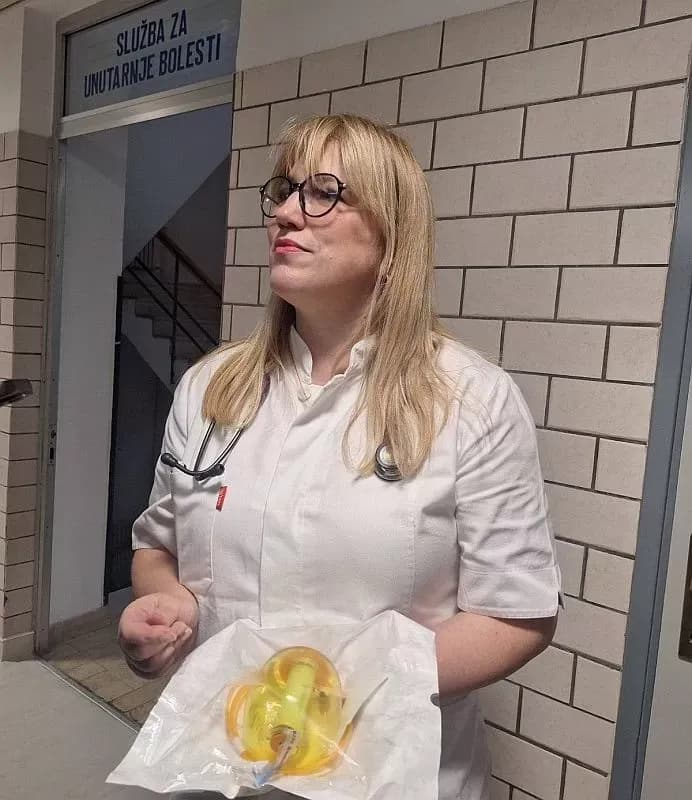Onkologiji brodske Opće bolnice stigla vrijedna donacija: hladna kapa