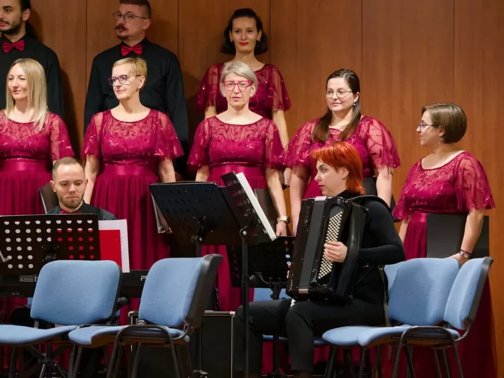 Božićni koncert brodskih udruga ispunio Glazbenu školu blagdanskim ozračjem