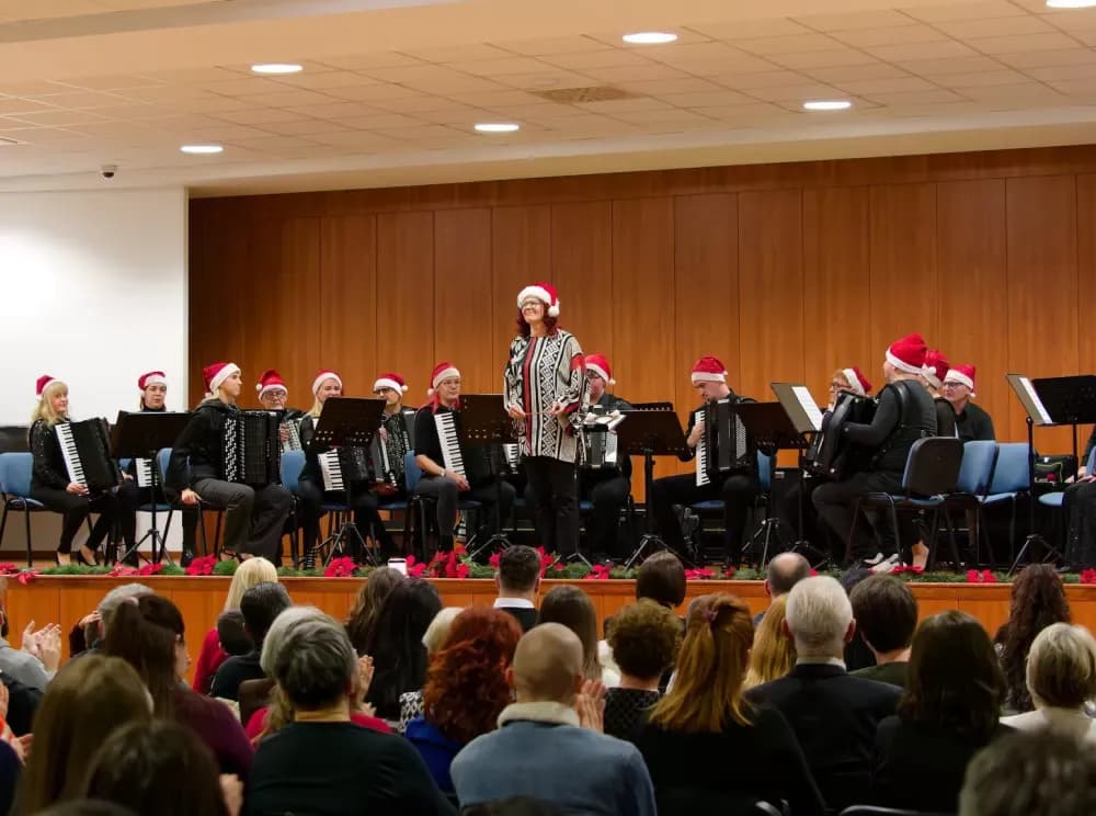 Božićni koncert brodskih udruga ispunio Glazbenu školu blagdanskim ozračjem